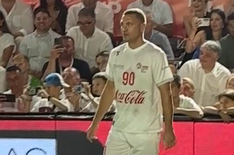 Vidić i Ibra ponovo u kopačkama: Legende priredile meč za pamćenje! Žoc, Nedved i druge velike zvezde upotpunile spektakl /VIDEO/