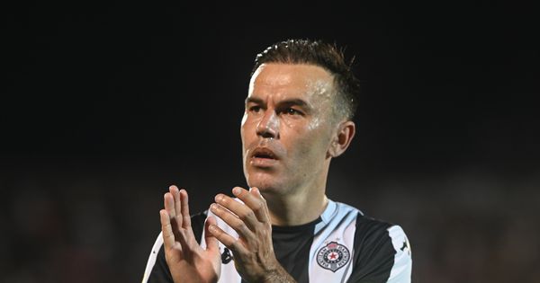 Natho odigrao poslednji "večiti derbi", pa se potresnom porukom oprostio od navijača: Najveće poštovanje ide vama... /FOTO/