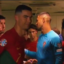 Ko je ovde gazda? Ronaldo nije bio srećan dok je Bruno držao "kapitenski" govor u tunelu /VIDEO/