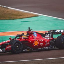 Pogledajte prvi krug sedmostrukog šampiona Formule 1! Luis Hamilton provozao Ferari, tifozi u delirijumu