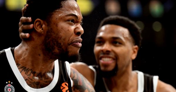 Tajrik Džons isprovocirao Grobare, Sterling Braun dolio ulje na vatru!