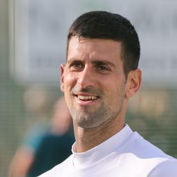 KRALJ je opet na tronu: Novak Đoković se vratio na vrh sveta – zahvaljujući njemu!