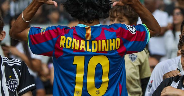 Katalonija se poklonila svom kralju: Fudbaleri Barselone u retro dresovima oživeli magiju zbog koje smo zavoleli fudbal!