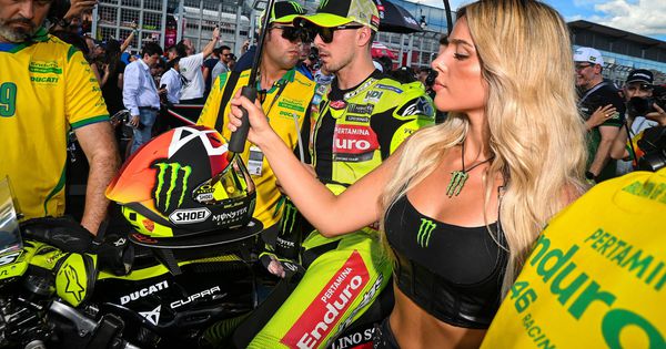 “Kakava rupa! Stavite čunj i pustite nas da vozimo!” MotoGP vozači tražili da idu punim gasom uprkos haosu na stazi "Ajrton Sena"