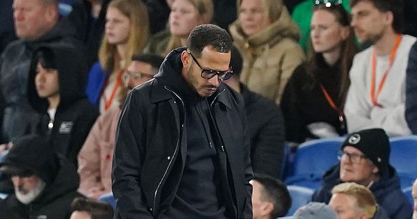 Navijači pevaju "Roseniore, odje.i", zvezda tima mu kontrira,  a trener Čelsija kritikuje svoju ekipu