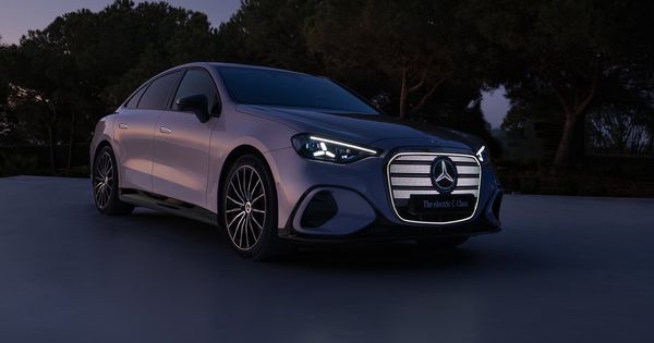 Zaboravite dizel, Mercedesova ikona ide na struju! Nova C-klasa izgleda kao svemirski brod, a domet je neverovatan