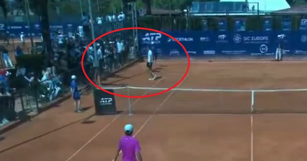 Čuo je "idiote" sa tribine i odmah krenuo da se obračuna: Skandal u Rimu, tenisera iz BiH jedva obuzdali! /VIDEO/