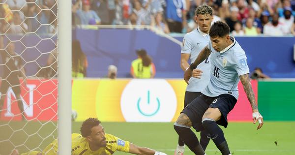 Ovo pravilo mnogi ne znaju, a spasilo je Vozinju greške za pamćenje: Evo zašto je Urugvaju poništen gol za pobedu /VIDEO/