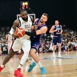 Lebron Džejms nosi zastavu SAD na otvaranju Olimpijskih igara!