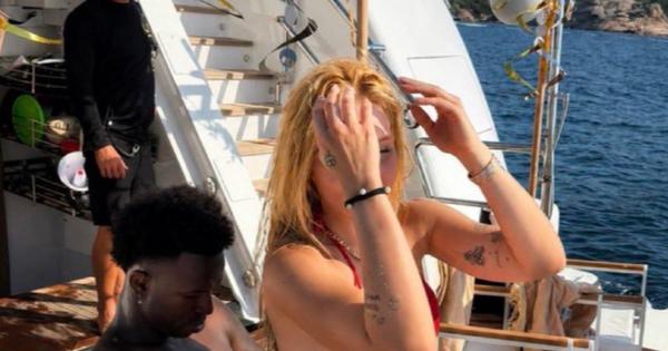 Prolaznici ne znaju gde pre da gledaju: Vinisijus prvi put u javnosti sa novim izgledom i lepšom polovinom /VIDEO/