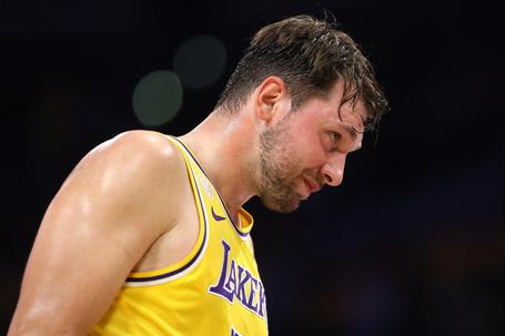 "Kad me prozivate, dobijete drugog mene!" Luka Dončić uništio rukija Voriorsa: Vrati se na teren, pi**o! /VIDEO/