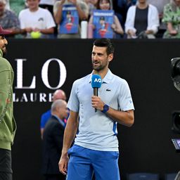 Šou Novaka i Kirjosa odmah posle meča! Nole otkrio "tajni recept" svom prijatelju: Izuješ se, popneš se na drvo i visiš 33 minuta i 33 sekunde /VIDEO/