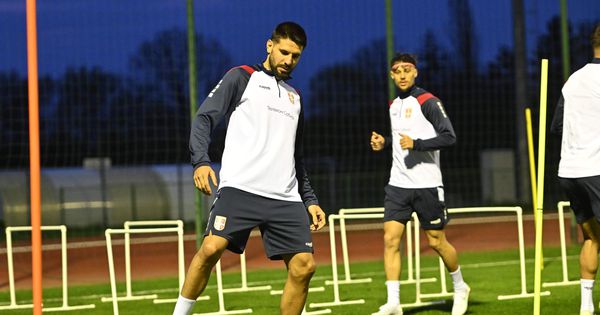 Orlovi počeli pripreme za Španiju i Saudijsku Arabiju: Evo kako je izgledao prvi trening fudbalera Srbije pred putovanje u Viljareal /VIDEO/