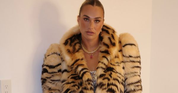 Lele, Žake! Sabalenka je obukla tigrastu bundu i "čarape s rastezanje" i odjednom se našla u kombiju koji putuje iz Stajkovca za Beograd!