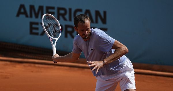 "Bolelo je sve zbog osećaja poniženja..." Medvedev posle debakla u Monte Karlu čeka start u Madridu: Igranje na šljaci je kao FIFA igrica! Frustrirajuće!