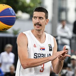 Neodgovoran i razmažen košarkaš, najbolji basketaš na svetu: Stojačić i ekipa u Parizu moraju da osvoje zlato koje je nacija već "upisala" /VIDEO/