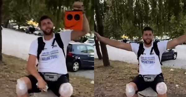 “Hodam po Tuzli, kad lep prizor neki!” NBA zvezda od 100 miliona dolara sedi na betonskoj žardinjeri i sluša Halida Bešlića! /VIDEO/