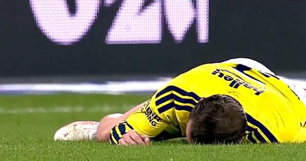 Fenerbahče izdao saopštenje: Ovo su nove informacije o stanju fudbalera koji je ostao nepomično da leži na terenu /VIDEO/