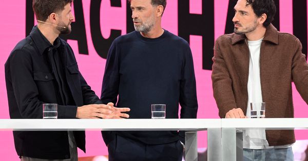 Klop došao na promociju i napravio haos: To su napisali idioti, to je smeće!