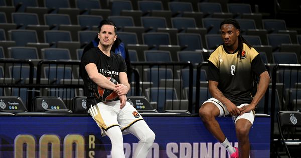 Košarkaši Asvela dočekani zvižducima po izlasku na teren u Areni