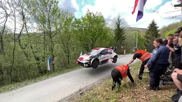 Hrvati besni na trio koji se mlatio na stazi WRC-a: Poznato je ko su! Jedan umalo izazvao tragediju, pa se smejao pred kamerama i policijom /VIDEO/