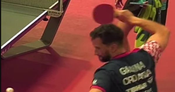 Hrvat napravio skandal: Ispucao je lopticu i psovao sudiju posle poraza /VIDEO/