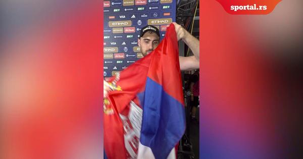 Milutinov se ogrnuo zastavom Srbije, pobedu posvetio porodici i poručio: Idem da slavim!