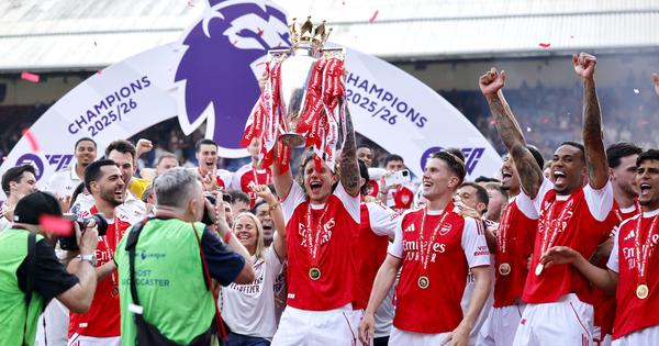 "Zakleo sam se da se neću brijati dok Arsenal ne osvoji Premijer ligu - 10 godina kasnije, to se i desilo!" /FOTO/