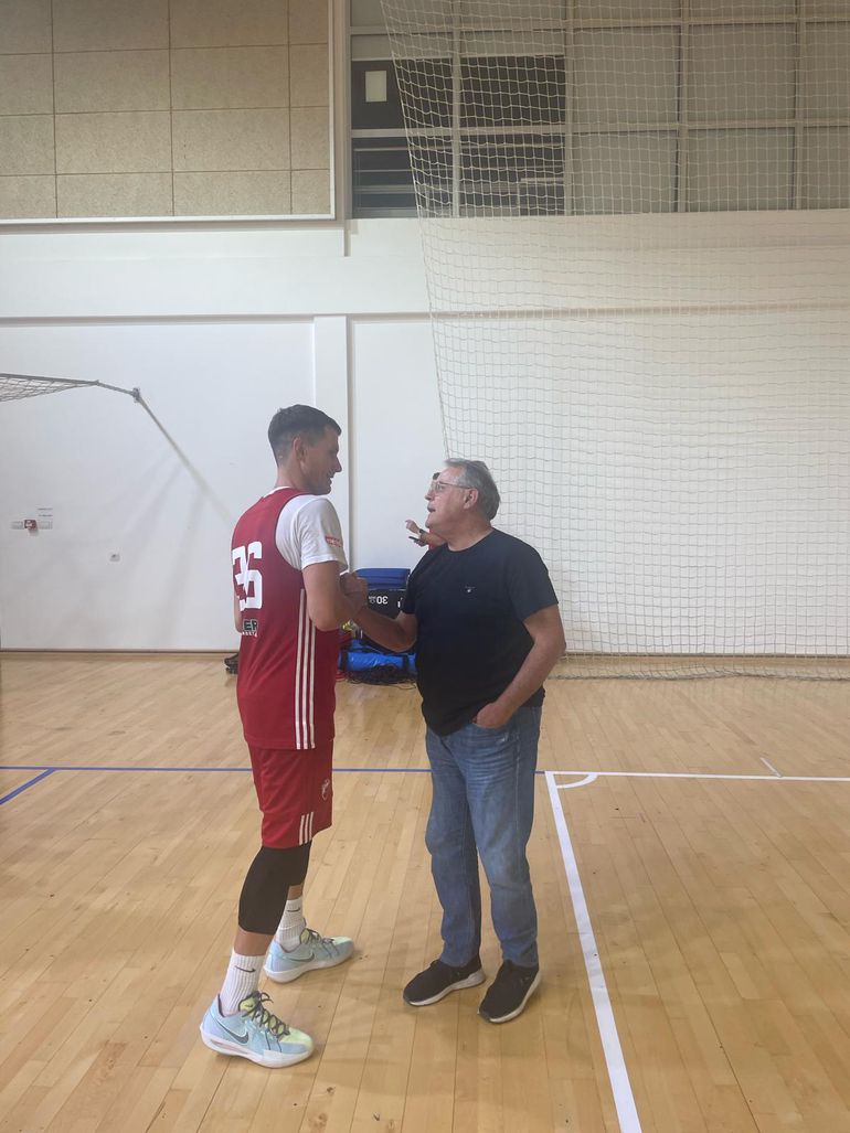 Željko Drčelić i Nebojša Čović obišlči košarkaše Crvene zvezde na pripremama u Staroj Pazovi