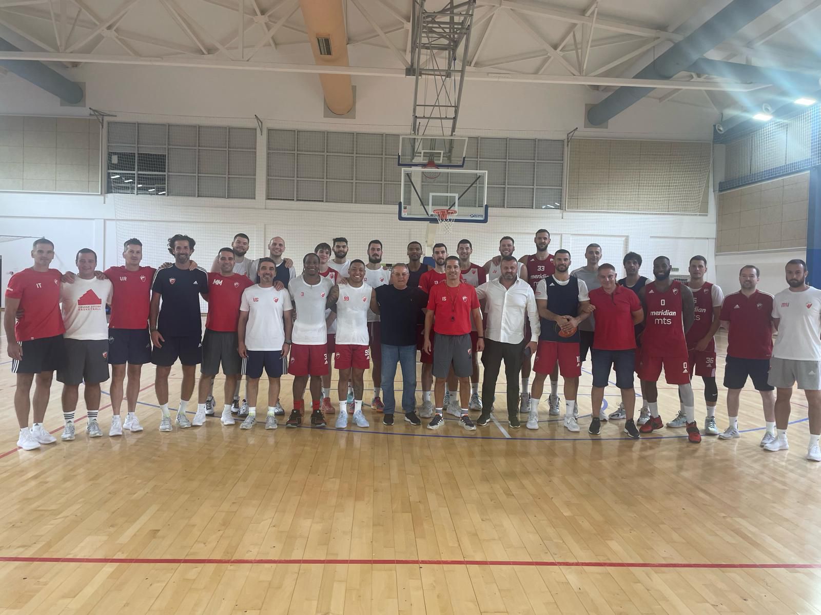 Željko Drčelić i Nebojša Čović obišlči košarkaše Crvene zvezde na pripremama u Staroj Pazovi