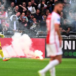 Haos u holandskom derbiju! Sudija prekinuo meč, utakmica nije nastavljena zbog divljanja huligana - neredi i van stadiona /FOTO, VIDEO/