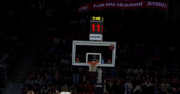 Karter pogađa kao da je u NBA ligi! Pogledajte ovu ludu trojku