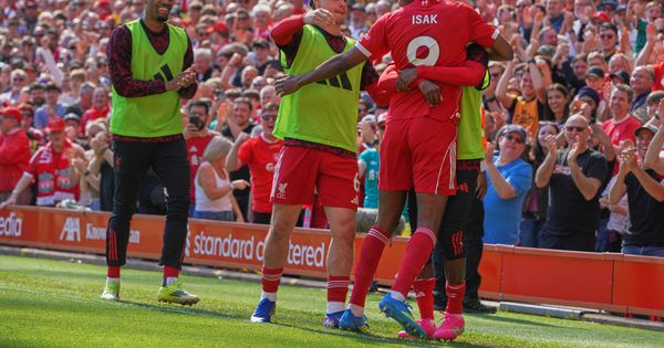 Treći golman Liverpula činio čuda, pa častio na kraju: Liverpul se provukao, Kolumbijac navukao gnev za ružan gest /VIDEO/