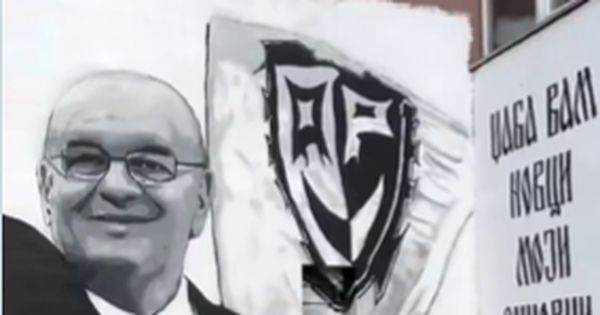 "Džaba vam novci moji sinovci!" Mural Duška Vujoševića osvanuo na Karaburmi /VIDEO/