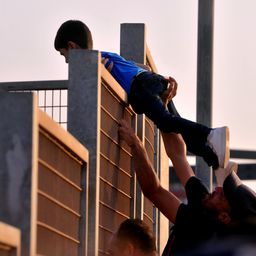 Deca preko ograde, odrasli u "stampedo": Srpski novinari usred užasa pred početak Mediteranskih igara /VIDEO/