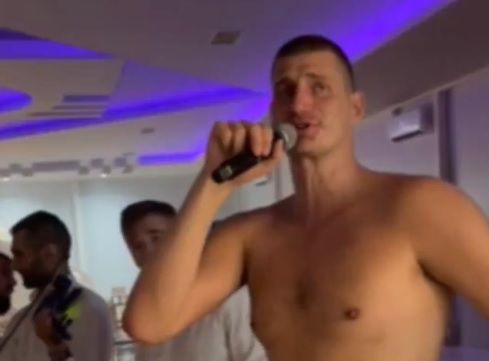 Jokić se latio mikrofona i zapevao na privatnoj proslavi