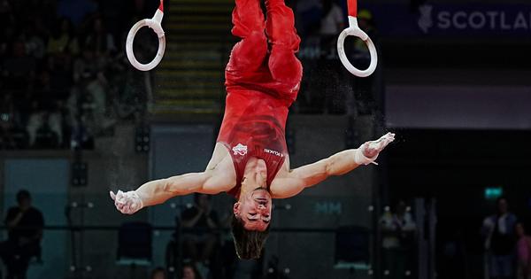 Jeziv pad engleskog gimnastičara! Ostao nepomično da leži, hitno iznet iz dvorane /UZNEMIRUJUĆ VIDEO/
