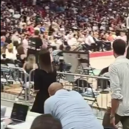 Nije na parketu, ALI KAO DA JESTE: Bogdan došao da podrži saigrače u prvom "finalu" za plasman na Mundobasket /VIDEO/