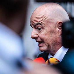 FIFA uz Vlahovića! Đani Infantino oštro reagovao posle rasističkih uvreda u Bergamu: Kaznite ih!