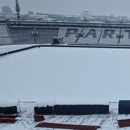 Lop(a)te u ruke! Superligaši gledaju u nebo, u Zajednici poručuju: Čistite sneg, fudbal mora da se igra!