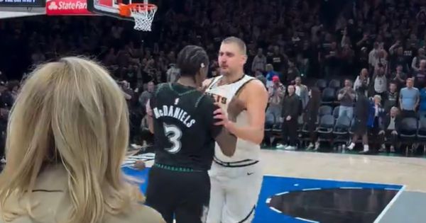 Haos izbliza: Kad se Jokić zaleteo na Mekdenijelsa, žena od straha pobegla /VIDEO/