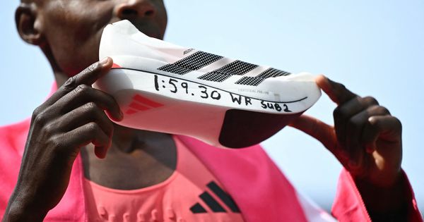 U Londonu srušena granica snova: Maraton istrčan za manje od dva sata!