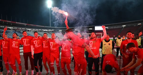 Arnautović zapalio baklju, Stanković izljubio "sinove": Evo kako je Zvezda proslavila 37. titulu! /VIDEO/