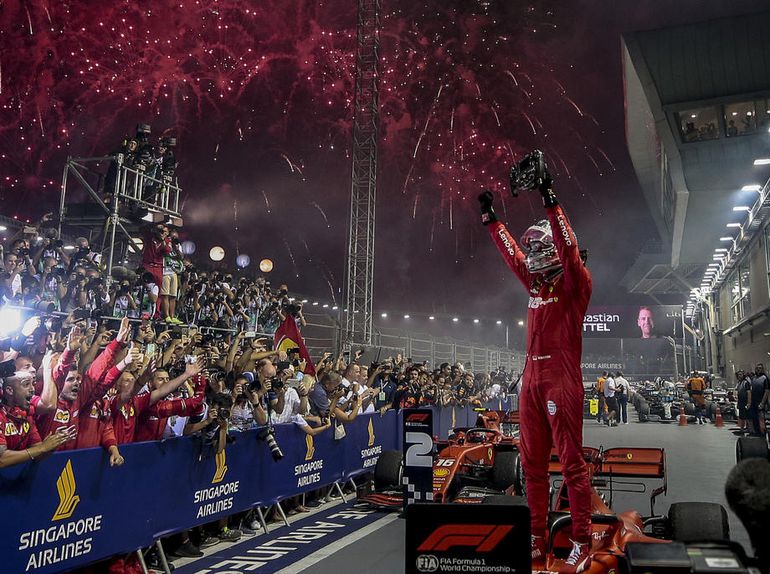 Formula 1 se vraća za nedeljni ručak. Maks može da proslavi titulu u Singapuru