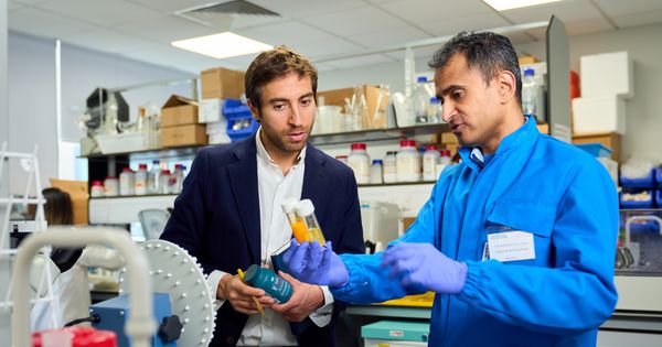 Zaradio 15 milijardi evra, a nije Mesi ni Ronaldo, niti je fudbal bitan: Neverovatna priča bivšeg igrača Arsenala