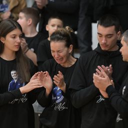 Emotivne, bolne scene iz Beograda: Porodica Dejana Milojevića u suzama, supruga Nataša se slomila posle jednog snimka /VIDEO, FOTO/