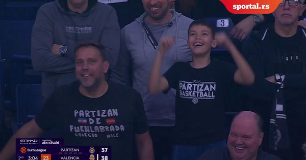 Karlik "pleše" po terenu: Evo kako je do slikovito objasnio i navijač