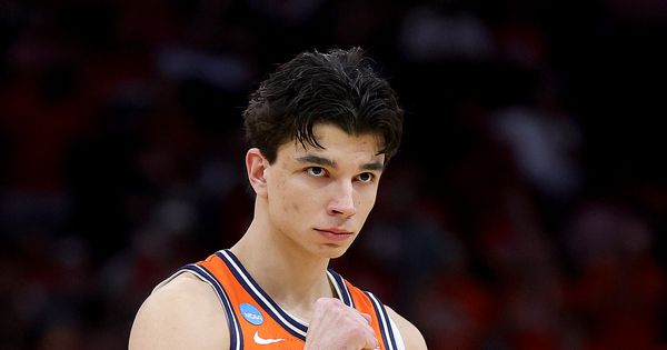 "Martovskim ludilom" diriguju Srbin i Crnogorac! Ponosni Peđa gledao, Andrej Stojaković i Mirković vodili Ilinois do pobede /VIDEO/