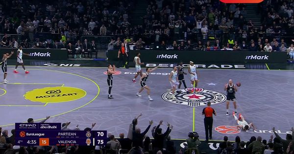 Diskutabilna odluka sudija: Kalates i Penjaroja se uhvatili za glavu, lopta pripala Valensiji