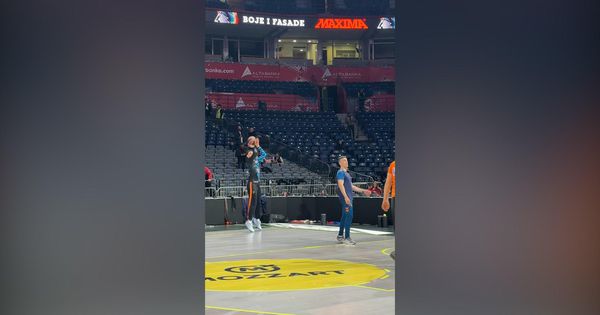 Košarkaši Valensije se zagrevaju pred Partizan